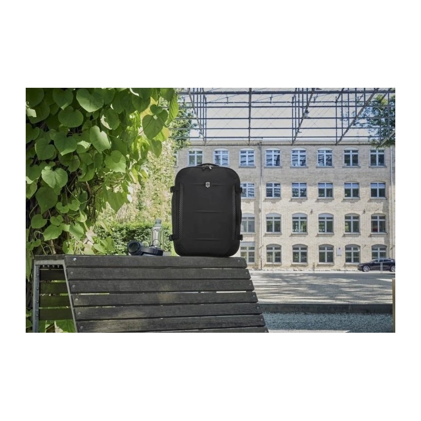 Victorinox - Izvelkama mugursoma Crosslight Boarding 37 l melna