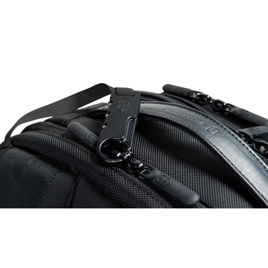 Victorinox - Portatīvā datora mugursoma 15,6" Essentials 22 l melna