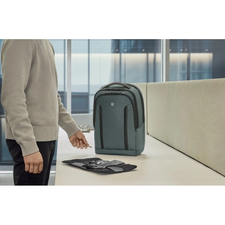 Victorinox - Portatīvā datora mugursoma 15" Altmont Professional Deluxe Travel 25 l zaļa