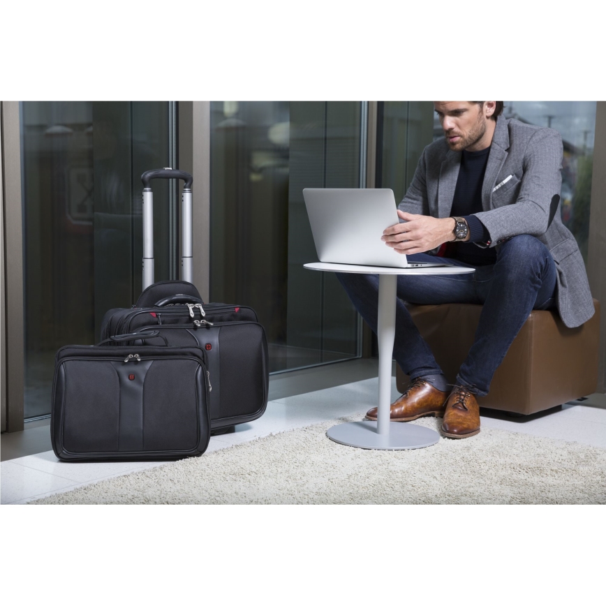 Wenger - Ceļojumu koferis uz ritentiņiem 25 l 17" + portatīvā datora soma 15,6" Patriot melna