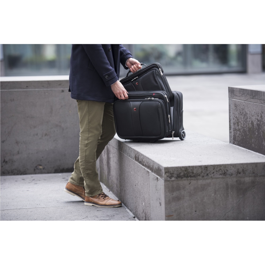 Wenger - Ceļojumu koferis uz ritentiņiem 25 l 17" + portatīvā datora soma 15,6" Patriot melna