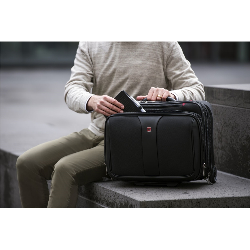 Wenger - Ceļojumu koferis uz ritentiņiem 25 l 17" + portatīvā datora soma 15,6" Patriot melna