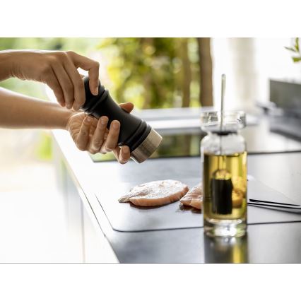 WENKO 55082100-Sāls dzirnaviņas MELNĀ ĀRA VIRTUVE 5x17,5 cm sudraba/melna/balta