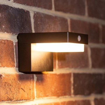 Zuma Line - LED Saules enerģijas sienas lampa ar kustības un krēslas sensoru LED/4,5W/2000 mAh IP44 melna